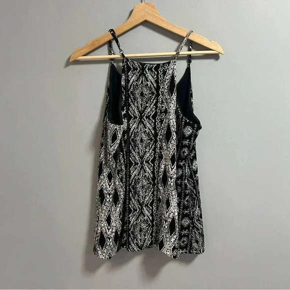 Warehouse One Tank - Picture 2 of 5